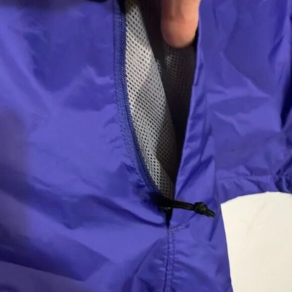 Cabela's women’s purple rain coat with storable hood 2XL - Picture 5 of 11